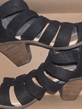 Dr. Scholl's Black Strappy Block Heel Sandals